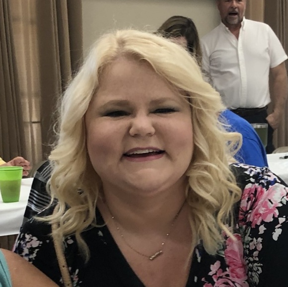 Meet your Posher, Stephanie - Picture 2 of 2